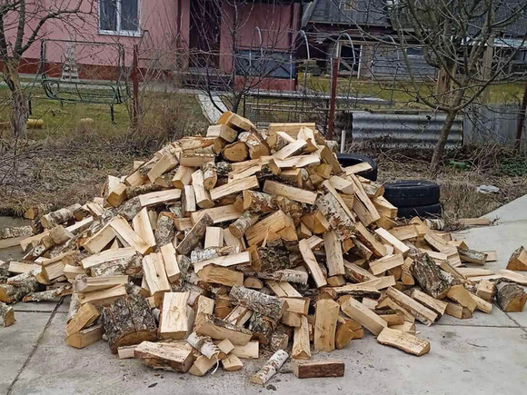 drova-kolotyie-berezovyie-6-kub-m